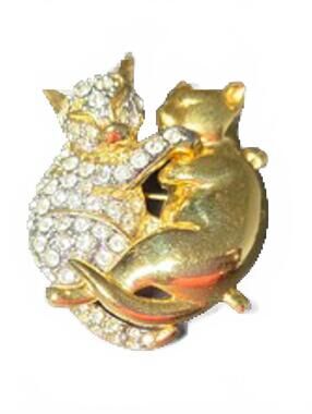 Brooch / Scarf Pin : Vintage jewelry / Gold / Rhinestones / 1.5" / Napping Cats